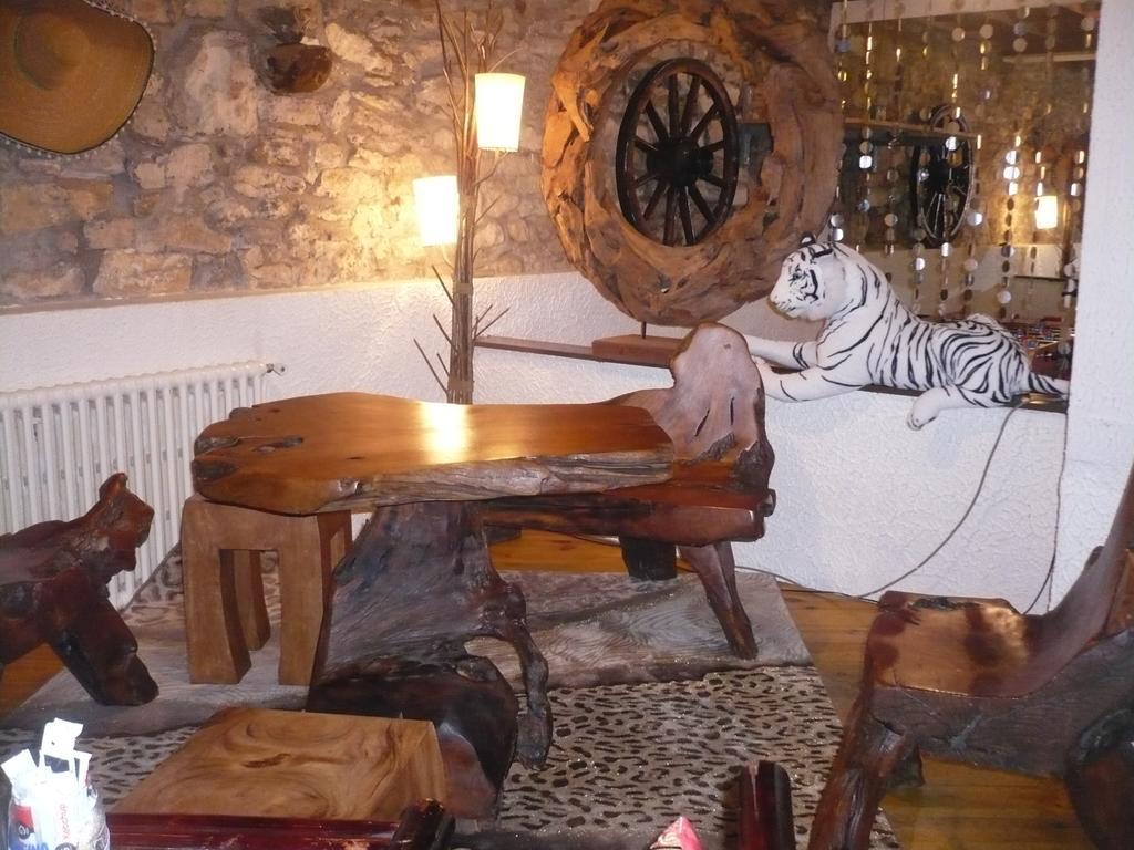 Hotel Bon Accueil Oyonnax Buitenkant foto