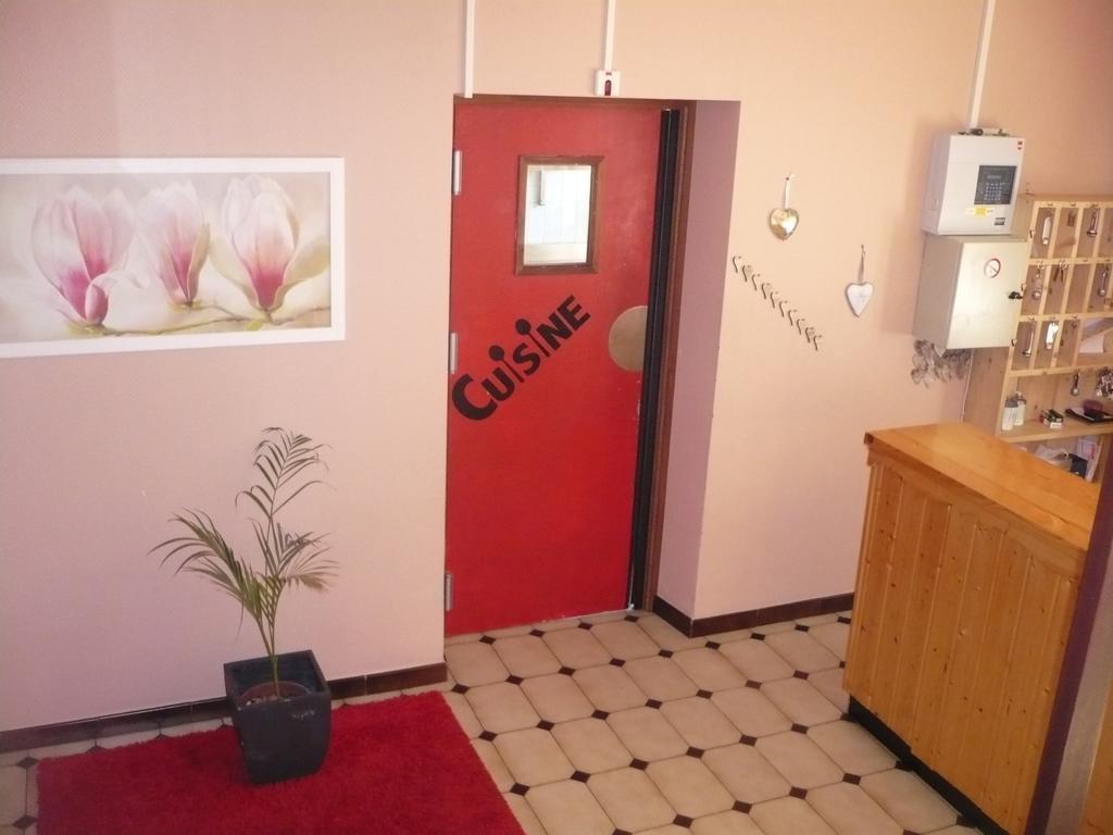 Hotel Bon Accueil Oyonnax Buitenkant foto