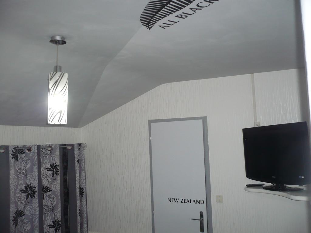 Hotel Bon Accueil Oyonnax Kamer foto