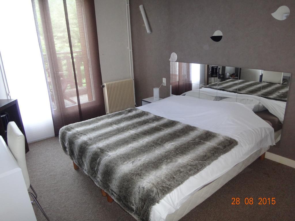 Hotel Bon Accueil Oyonnax Kamer foto