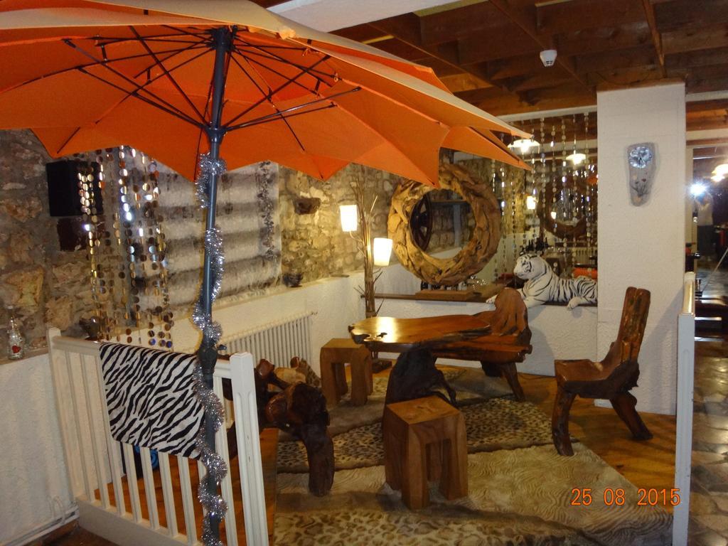 Hotel Bon Accueil Oyonnax Buitenkant foto