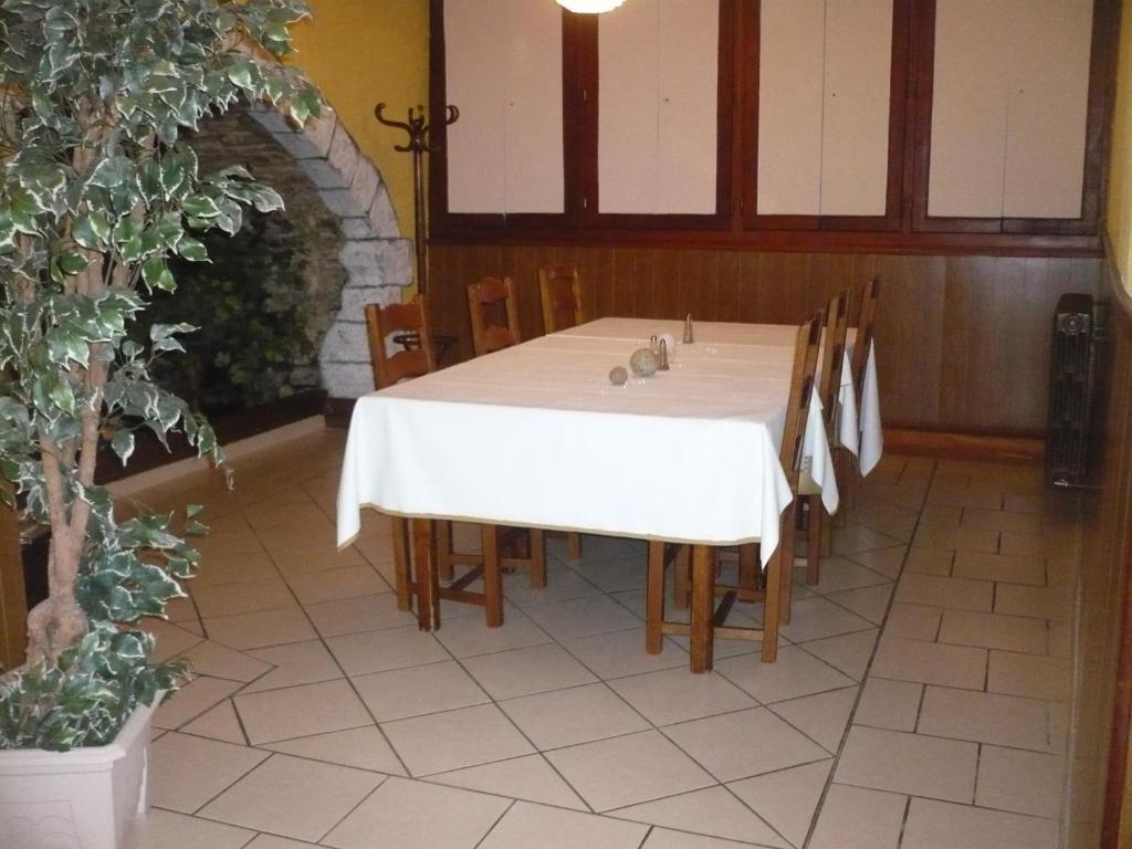 Hotel Bon Accueil Oyonnax Buitenkant foto