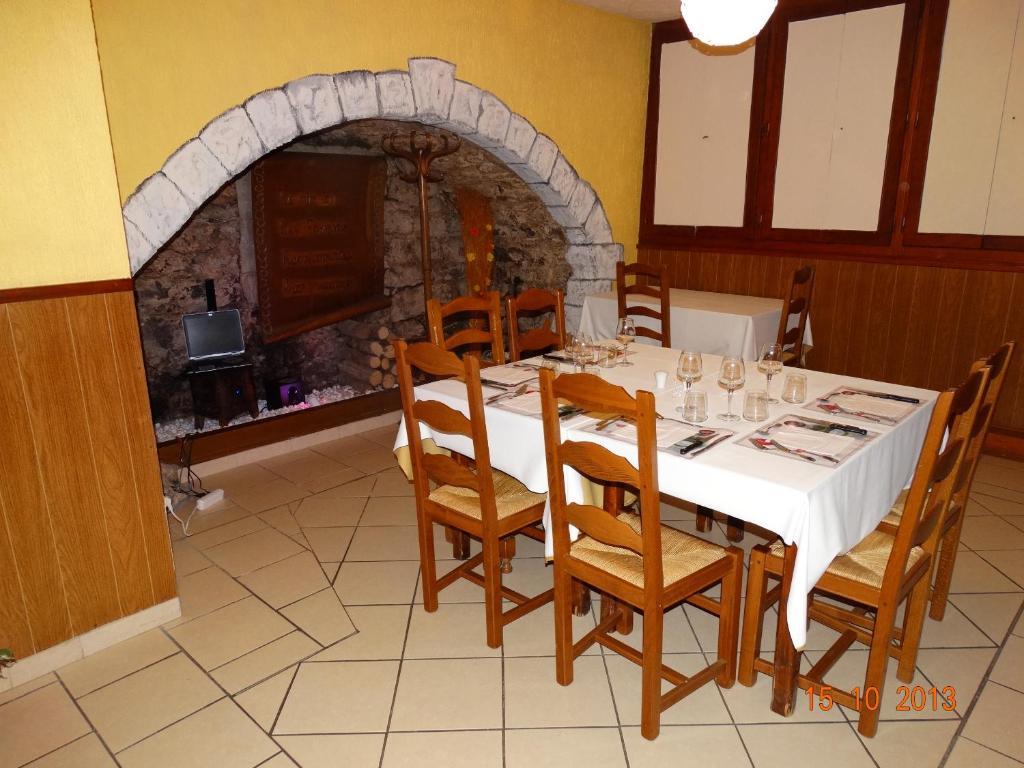 Hotel Bon Accueil Oyonnax Buitenkant foto